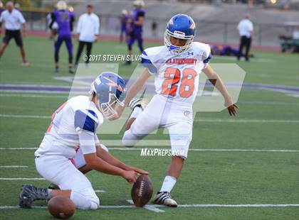 Thumbnail 1 in Clairemont @ Santana photogallery.