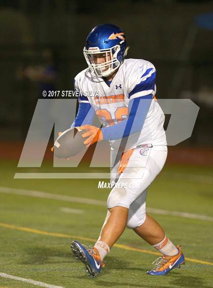 Thumbnail 3 in Clairemont @ Santana photogallery.