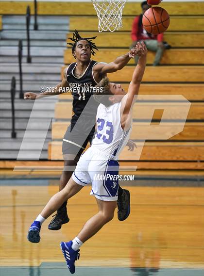 Thumbnail 2 in Jesuit vs Northlake Christian (Country Day Classic) photogallery.