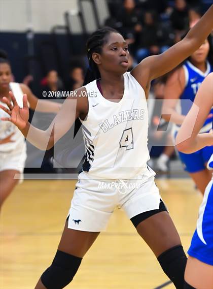 Thumbnail 3 in La Jolla Country Day vs. Sierra Canyon (Nike Tournament of Champions)  photogallery.