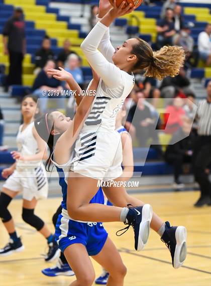 Thumbnail 2 in La Jolla Country Day vs. Sierra Canyon (Nike Tournament of Champions)  photogallery.