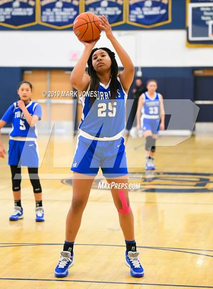 Thumbnail 2 in La Jolla Country Day vs. Sierra Canyon (Nike Tournament of Champions)  photogallery.