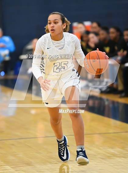 Thumbnail 2 in La Jolla Country Day vs. Sierra Canyon (Nike Tournament of Champions)  photogallery.