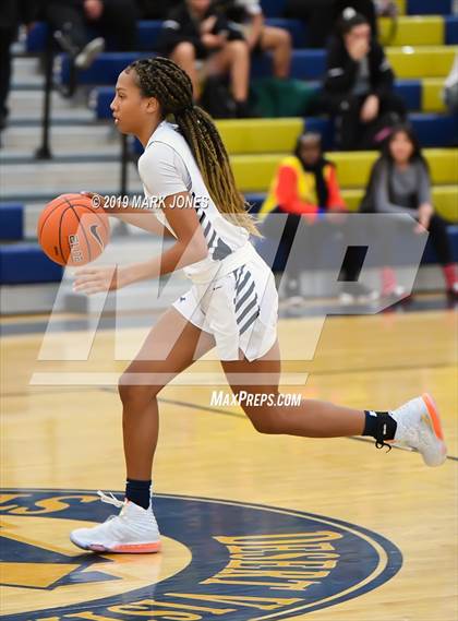 Thumbnail 2 in La Jolla Country Day vs. Sierra Canyon (Nike Tournament of Champions)  photogallery.