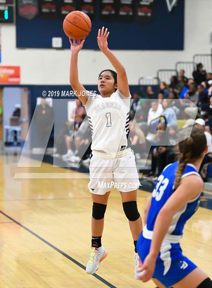 Thumbnail 1 in La Jolla Country Day vs. Sierra Canyon (Nike Tournament of Champions)  photogallery.
