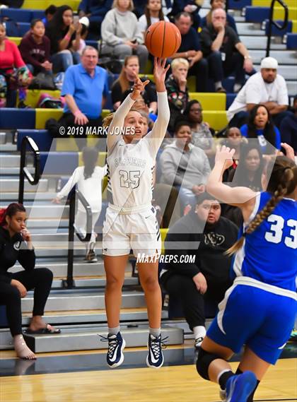 Thumbnail 3 in La Jolla Country Day vs. Sierra Canyon (Nike Tournament of Champions)  photogallery.