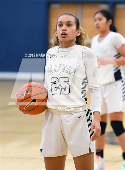 Thumbnail 1 in La Jolla Country Day vs. Sierra Canyon (Nike Tournament of Champions)  photogallery.