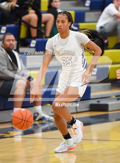 Thumbnail 1 in La Jolla Country Day vs. Sierra Canyon (Nike Tournament of Champions)  photogallery.