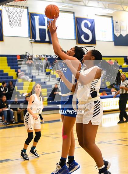 Thumbnail 2 in La Jolla Country Day vs. Sierra Canyon (Nike Tournament of Champions)  photogallery.