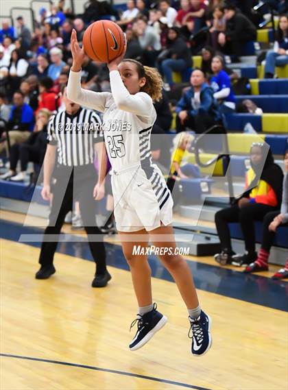 Thumbnail 1 in La Jolla Country Day vs. Sierra Canyon (Nike Tournament of Champions)  photogallery.