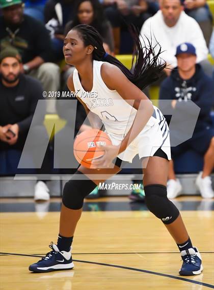 Thumbnail 1 in La Jolla Country Day vs. Sierra Canyon (Nike Tournament of Champions)  photogallery.