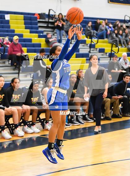 Thumbnail 2 in La Jolla Country Day vs. Sierra Canyon (Nike Tournament of Champions)  photogallery.