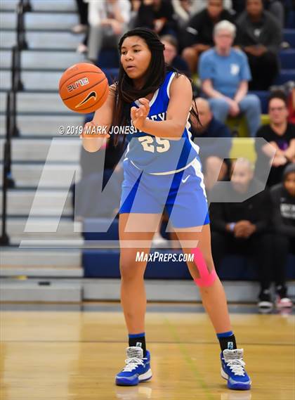 Thumbnail 1 in La Jolla Country Day vs. Sierra Canyon (Nike Tournament of Champions)  photogallery.