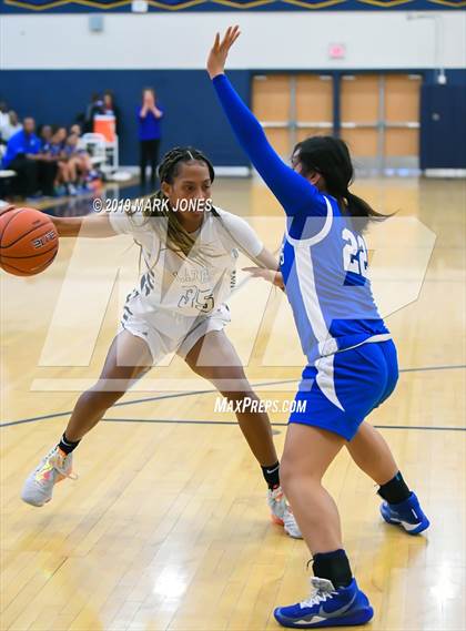 Thumbnail 3 in La Jolla Country Day vs. Sierra Canyon (Nike Tournament of Champions)  photogallery.
