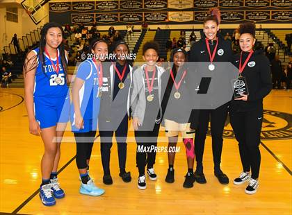 Thumbnail 3 in La Jolla Country Day vs. Sierra Canyon (Nike Tournament of Champions)  photogallery.