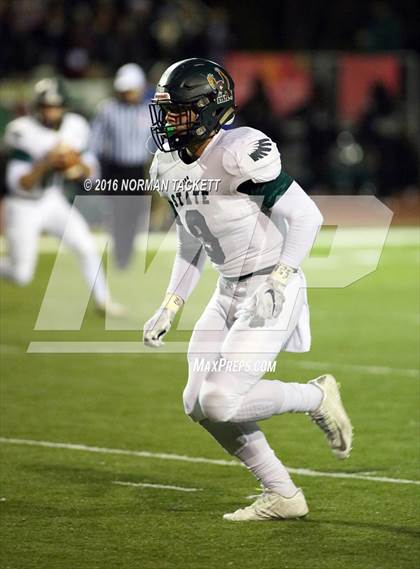 Thumbnail 3 in Derby vs. Lawrence Free State (KSHSAA 6A Semifinal) photogallery.