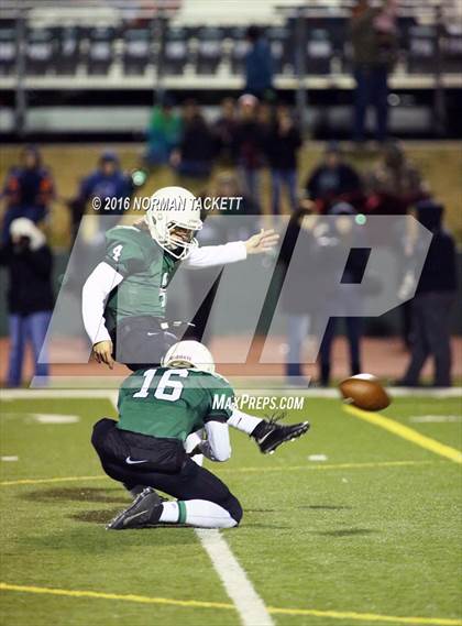 Thumbnail 1 in Derby vs. Lawrence Free State (KSHSAA 6A Semifinal) photogallery.