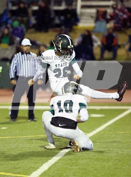 Thumbnail 3 in Derby vs. Lawrence Free State (KSHSAA 6A Semifinal) photogallery.