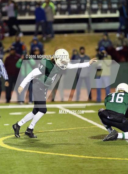 Thumbnail 2 in Derby vs. Lawrence Free State (KSHSAA 6A Semifinal) photogallery.