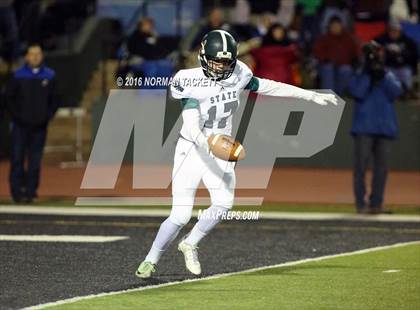 Thumbnail 2 in Derby vs. Lawrence Free State (KSHSAA 6A Semifinal) photogallery.