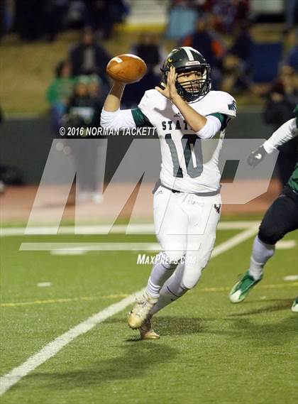 Thumbnail 2 in Derby vs. Lawrence Free State (KSHSAA 6A Semifinal) photogallery.
