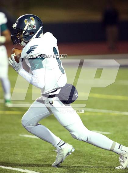 Thumbnail 2 in Derby vs. Lawrence Free State (KSHSAA 6A Semifinal) photogallery.