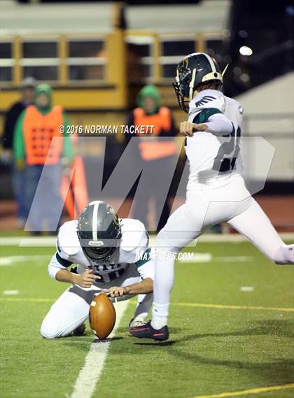 Thumbnail 1 in Derby vs. Lawrence Free State (KSHSAA 6A Semifinal) photogallery.
