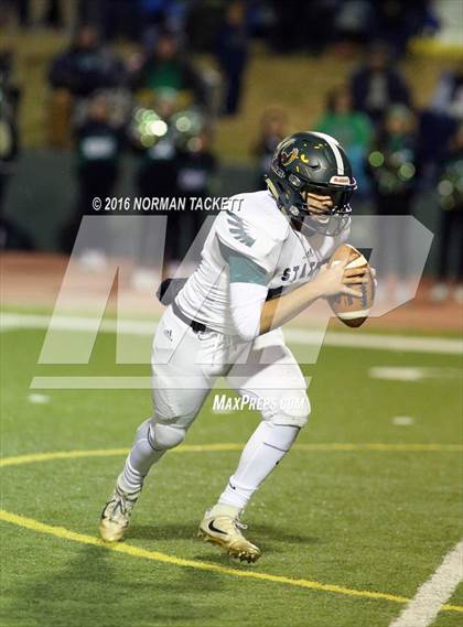Thumbnail 3 in Derby vs. Lawrence Free State (KSHSAA 6A Semifinal) photogallery.