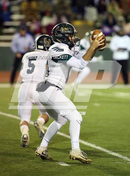 Thumbnail 2 in Derby vs. Lawrence Free State (KSHSAA 6A Semifinal) photogallery.