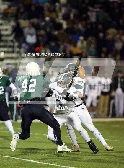 Thumbnail 3 in Derby vs. Lawrence Free State (KSHSAA 6A Semifinal) photogallery.