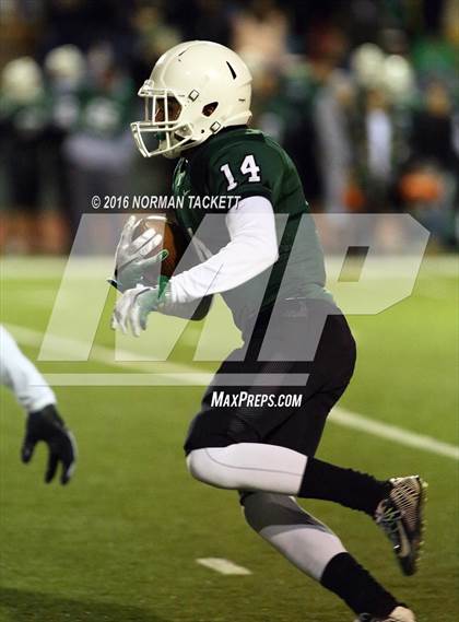 Thumbnail 3 in Derby vs. Lawrence Free State (KSHSAA 6A Semifinal) photogallery.