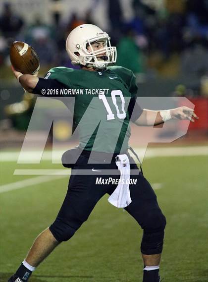 Thumbnail 1 in Derby vs. Lawrence Free State (KSHSAA 6A Semifinal) photogallery.