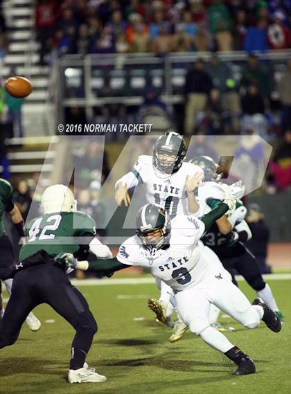 Thumbnail 1 in Derby vs. Lawrence Free State (KSHSAA 6A Semifinal) photogallery.
