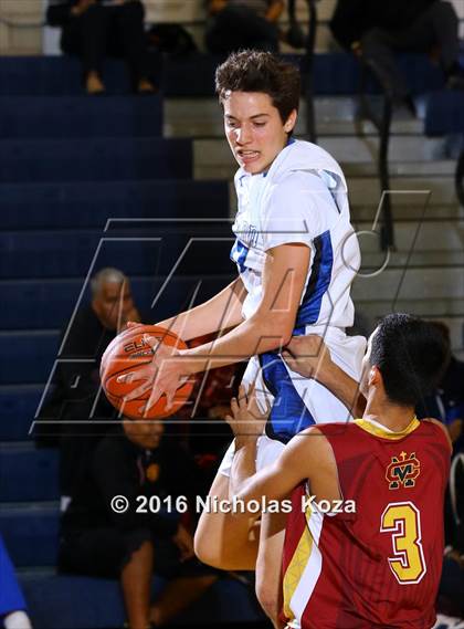 Thumbnail 3 in Cantwell-Sacred Heart vs. Windward (MLK Day Showdown) photogallery.