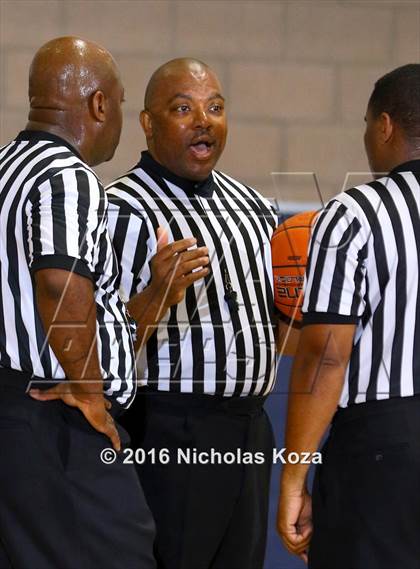 Thumbnail 1 in Cantwell-Sacred Heart vs. Windward (MLK Day Showdown) photogallery.