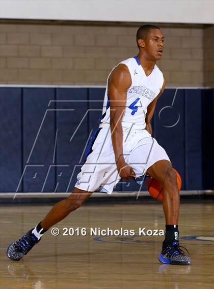 Thumbnail 3 in Cantwell-Sacred Heart vs. Windward (MLK Day Showdown) photogallery.