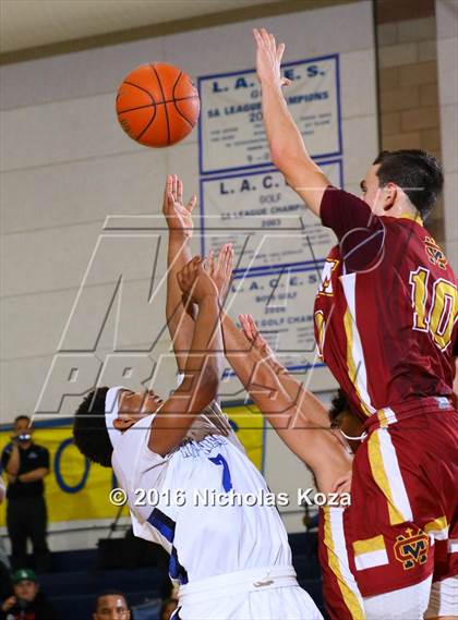Thumbnail 1 in Cantwell-Sacred Heart vs. Windward (MLK Day Showdown) photogallery.