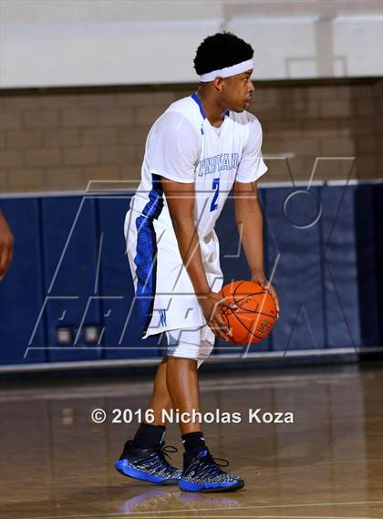 Thumbnail 3 in Cantwell-Sacred Heart vs. Windward (MLK Day Showdown) photogallery.