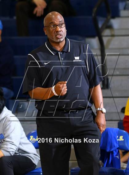 Thumbnail 3 in Cantwell-Sacred Heart vs. Windward (MLK Day Showdown) photogallery.