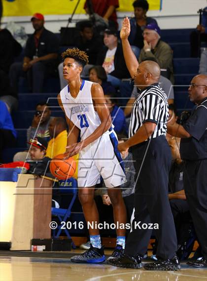 Thumbnail 3 in Cantwell-Sacred Heart vs. Windward (MLK Day Showdown) photogallery.