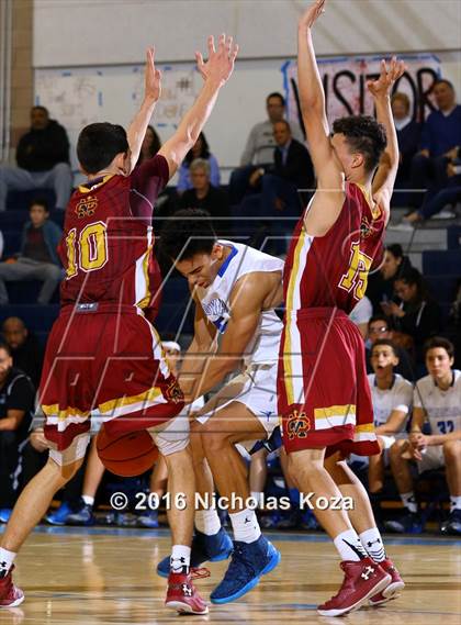 Thumbnail 3 in Cantwell-Sacred Heart vs. Windward (MLK Day Showdown) photogallery.
