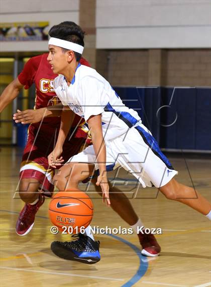 Thumbnail 2 in Cantwell-Sacred Heart vs. Windward (MLK Day Showdown) photogallery.
