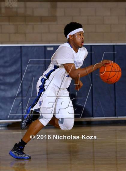 Thumbnail 2 in Cantwell-Sacred Heart vs. Windward (MLK Day Showdown) photogallery.