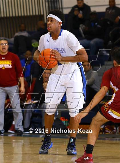 Thumbnail 3 in Cantwell-Sacred Heart vs. Windward (MLK Day Showdown) photogallery.