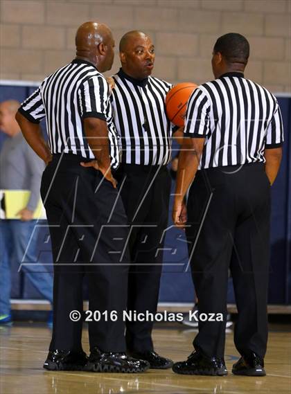Thumbnail 3 in Cantwell-Sacred Heart vs. Windward (MLK Day Showdown) photogallery.