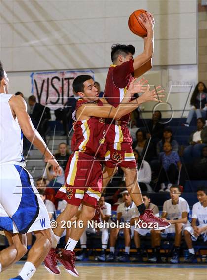 Thumbnail 3 in Cantwell-Sacred Heart vs. Windward (MLK Day Showdown) photogallery.