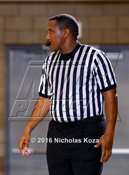 Thumbnail 2 in Cantwell-Sacred Heart vs. Windward (MLK Day Showdown) photogallery.