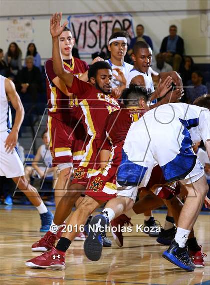 Thumbnail 2 in Cantwell-Sacred Heart vs. Windward (MLK Day Showdown) photogallery.