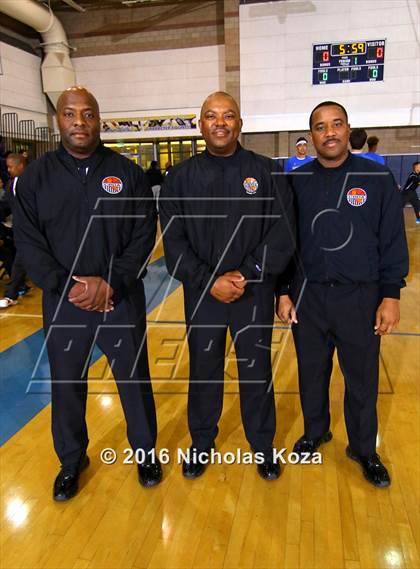 Thumbnail 2 in Cantwell-Sacred Heart vs. Windward (MLK Day Showdown) photogallery.