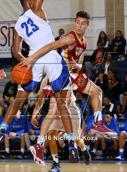 Thumbnail 3 in Cantwell-Sacred Heart vs. Windward (MLK Day Showdown) photogallery.